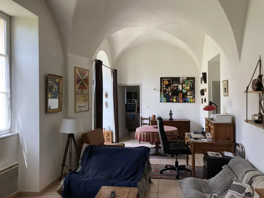 Le séjour sous voûtes avant travaux